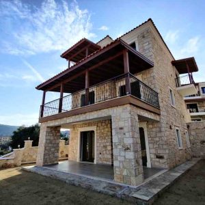 Eski Foça'da Deniz Manzaralı Geniş Bahçeli 4+2 Tripleks