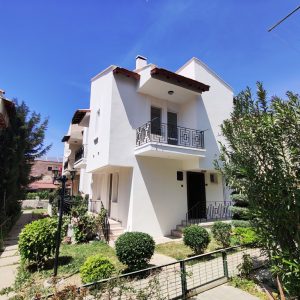 Eski Foça Emlaktan Denize Yakın Satılık 3+1 Dubleks